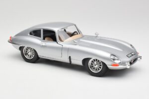 Jaguar E-Type Series 1 Srebrny Bburago 1:18 3018-M2 Metal — zdjęcie 6 z 8