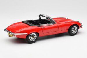 Jaguar E-Type Roadster Series III V12 Czerwony AUTOart 1:18 73523 Metal — zdjęcie 3 z 8