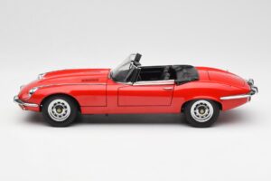 Jaguar E-Type Roadster Series III V12 Czerwony AUTOart 1:18 73523 Metal — zdjęcie 4 z 8