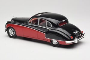 Jaguar Mk VIII Czarny & Ciemnoczerwony BoS Models 1:18 BOS408 Żywica — zdjęcie 5 z 6