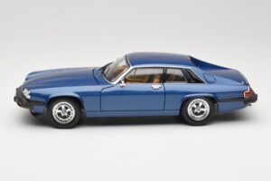 Jaguar XJ-S Niebieski Road Signature 1:18 92658 Metal — zdjęcie 4 z 8