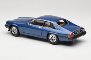 Jaguar XJ-S Niebieski Road Signature 1:18 92658 Metal — zdjęcie 7 z 8