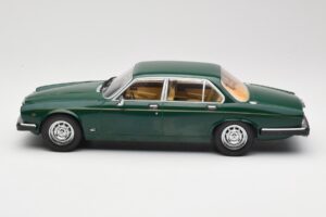 Jaguar XJ Series III Ciemnozielony MCG 1:18 MCG18175 Metal — zdjęcie 3 z 6