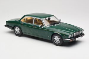 Jaguar XJ Series III Ciemnozielony MCG 1:18 MCG18175 Metal — zdjęcie 4 z 6