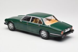 Jaguar XJ Series III Ciemnozielony MCG 1:18 MCG18175 Metal — zdjęcie 5 z 6