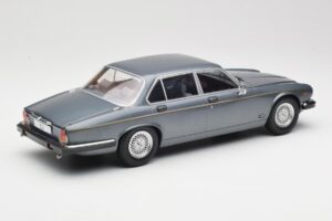 Jaguar XJ Series III Metallic Grey MCG 1:18 MCG18177 Metal — zdjęcie 2 z 6