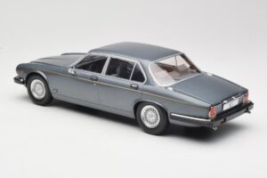 Jaguar XJ Series III Metallic Grey MCG 1:18 MCG18177 Metal — zdjęcie 5 z 6