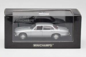 Jaguar XJ12 Series II Srebrny Minichamps 1:43 400130401 Metal — zdjęcie 4 z 4