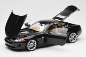 Jaguar XK-R X150 Midnight Czarny AUTOart 1:18 73632 Metal — zdjęcie 2 z 8