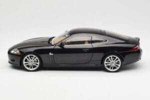 Jaguar XK-R X150 Midnight Czarny AUTOart 1:18 73632 Metal — zdjęcie 4 z 8