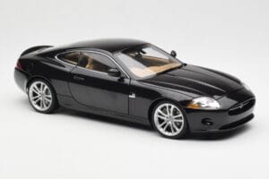 Jaguar XK-R X150 Midnight Czarny AUTOart 1:18 73632 Metal — zdjęcie 6 z 8