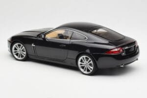 Jaguar XK-R X150 Midnight Czarny AUTOart 1:18 73632 Metal — zdjęcie 7 z 8