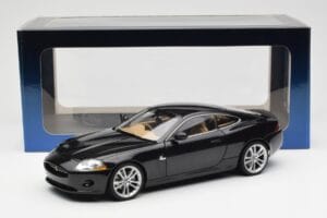 Jaguar XK-R X150 Midnight Czarny AUTOart 1:18 73632 Metal — zdjęcie 8 z 8