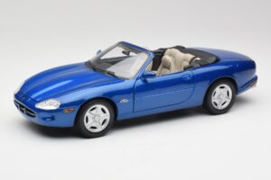 Jaguar XK8 X100 Kabriolet Azure Niebieski Maisto 1:18 50286 Metal