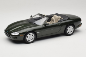 Jaguar XK8 Green Metallic Jasno Szary Wnętrze Maisto 1:18 31836 Metal