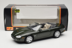 Jaguar XK8 Green Metallic Jasno Szary Wnętrze Maisto 1:18 31836 Metal — zdjęcie 8 z 8