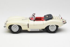 Jaguar XKSS Kremowy AUTOart 1:18 73512 Metal — zdjęcie 4 z 8