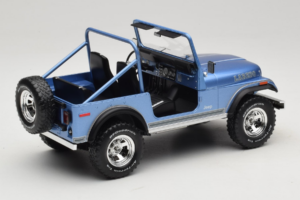 Jeep CJ-7 Laredo Niebieski MCG 1:18 MCG18553 Metal — zdjęcie 2 z 6