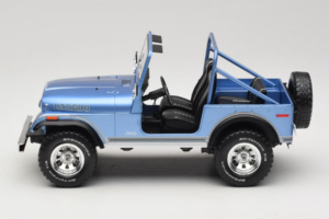 Jeep CJ-7 Laredo Niebieski MCG 1:18 MCG18553 Metal — zdjęcie 3 z 6