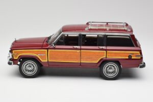 Jeep Grand Wagoneer Classic Czerwony AUTOart 1:18 74002 Metal — zdjęcie 4 z 8