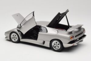Lamborghini Diablo Srebrny AUTOart 1:18 70071 Metal — zdjęcie 5 z 8