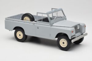 Land Rover Series II 109 Pickup Szary MCG 1:18 MCG18092 Metal — zdjęcie 4 z 6