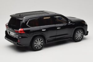 Lexus LX570 J200 Czarny LCD 1:18 LCD18010-BL Metal — zdjęcie 3 z 8