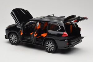 Lexus LX570 J200 Czarny LCD 1:18 LCD18010-BL Metal — zdjęcie 5 z 8