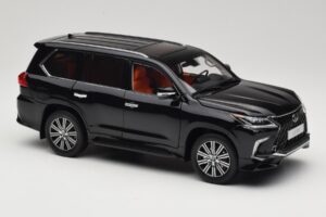 Lexus LX570 J200 Czarny LCD 1:18 LCD18010-BL Metal — zdjęcie 6 z 8