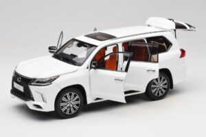 Lexus LX570 J200 Biały LCD 1:18 LCD18010-WH Metal — zdjęcie 2 z 8