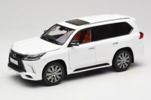 Lexus LX570 J200 Biały LCD 1:18 LCD18010-WH Metal