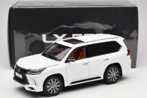 Lexus LX570 J200 Biały LCD 1:18 LCD18010-WH Metal — zdjęcie 8 z 8