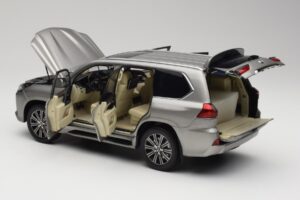 Lexus LX570 Sonic Tytanowy Kyosho 1:18 08955T Metal — zdjęcie 5 z 8