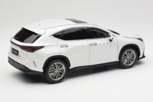Lexus NX450h+ AZ20 Biały Kyosho 1:18 08968Q Żywica — zdjęcie 3 z 8