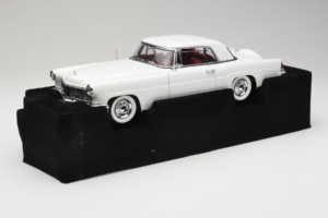 Lincoln Continental Mark II Biały Road Signature 1:18 20078-P1 Metal