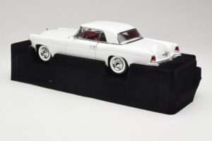 Lincoln Continental Mark II Biały Road Signature 1:18 20078-P1 Metal — zdjęcie 5 z 6