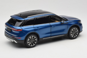 Lincoln Corsair Niebieski OEM 1:18 LINCOLN001 Metal — zdjęcie 3 z 8