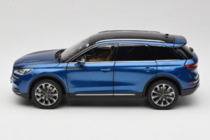 Lincoln Corsair Niebieski OEM 1:18 LINCOLN001 Metal — zdjęcie 4 z 8