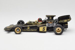 Lotus 72D #5 E. Fittipaldi John Player Special GP Spain 1972 MCG 1:18 MCG18610F Metal — zdjęcie 5 z 6