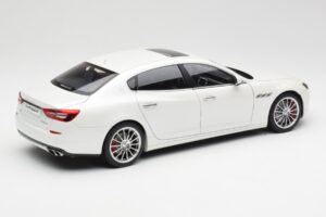 Maserati Quattroporte VI GTS Alpine Biały AUTOart 1:18 75808 Metal — zdjęcie 3 z 8