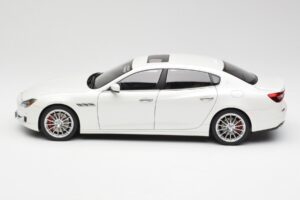 Maserati Quattroporte VI GTS Alpine Biały AUTOart 1:18 75808 Metal — zdjęcie 4 z 8
