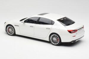 Maserati Quattroporte VI GTS Alpine Biały AUTOart 1:18 75808 Metal — zdjęcie 7 z 8