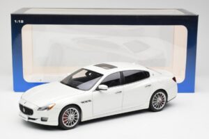 Maserati Quattroporte VI GTS Alpine Biały AUTOart 1:18 75808 Metal — zdjęcie 8 z 8