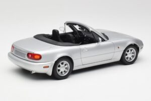 Mazda MX-5 Miata NA Highlight Srebrny Gate 1:18 1015 Metal — zdjęcie 3 z 8