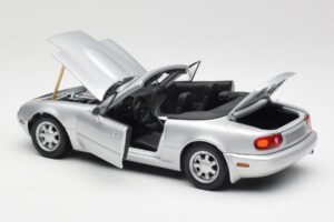 Mazda MX-5 Miata NA Highlight Srebrny Gate 1:18 1015 Metal — zdjęcie 5 z 8