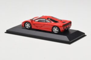 McLaren F1 Czerwony Minichamps 1:43 433133438 Metal — zdjęcie 3 z 4