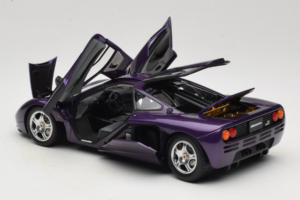 McLaren F1 Fioletowy LCD 1:18 LCD18014-PU Metal — zdjęcie 5 z 8