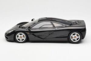 McLaren F1 Road Car Czarny AUTOart 1:18 76002 Metal — zdjęcie 4 z 8