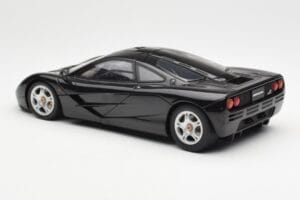McLaren F1 Road Car Czarny AUTOart 1:18 76002 Metal — zdjęcie 7 z 8