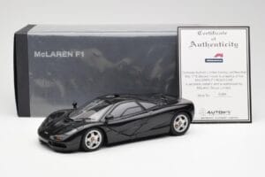 McLaren F1 Road Car Czarny AUTOart 1:18 76002 Metal — zdjęcie 8 z 8